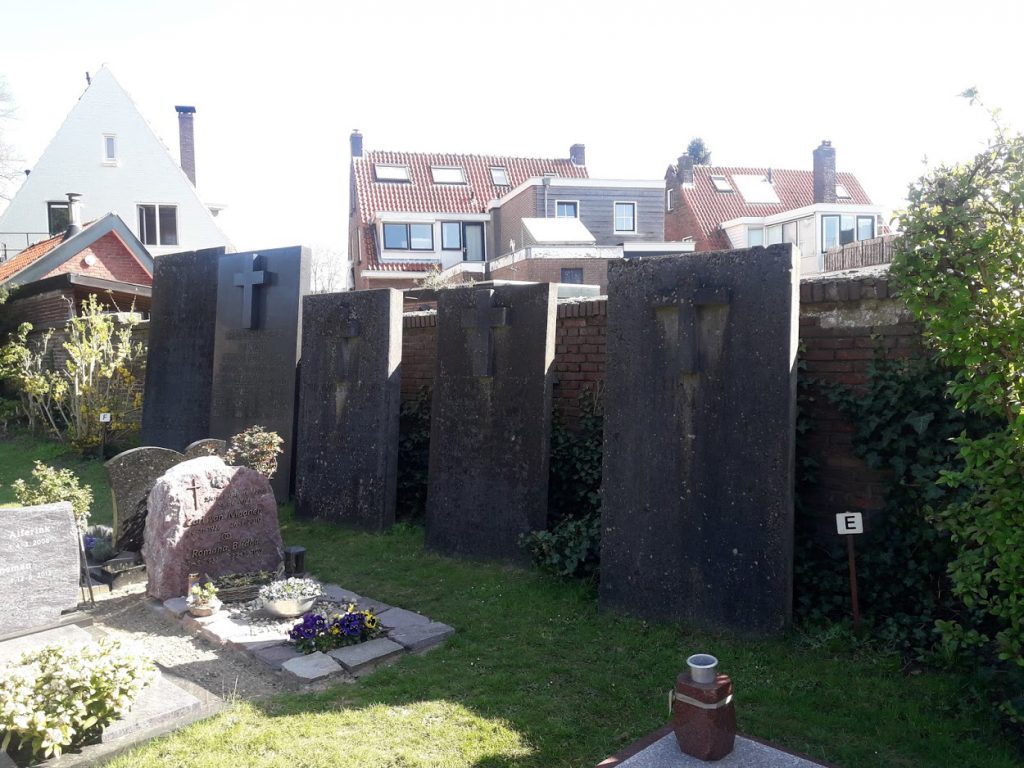 Grafmonumenten die zijn geruimd op RK begraafplaats Oosterbeek