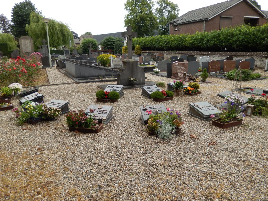 Urnenmonumenten begraafplaats Herwen en Aerdt