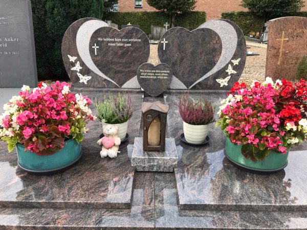 Twee-harten-zijn-samen-een-monument