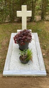 Wit marmeren kruis en Carrara split