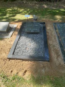 lessenaar van Impala graniet en grindvulling