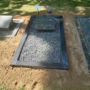 lessenaar van Impala graniet en grindvulling