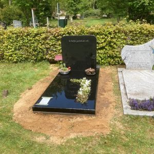 steende-steen-met-zerk